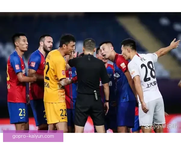 足球临场战术揭秘：教练如何灵活应对比赛变化，提升球队竞争力